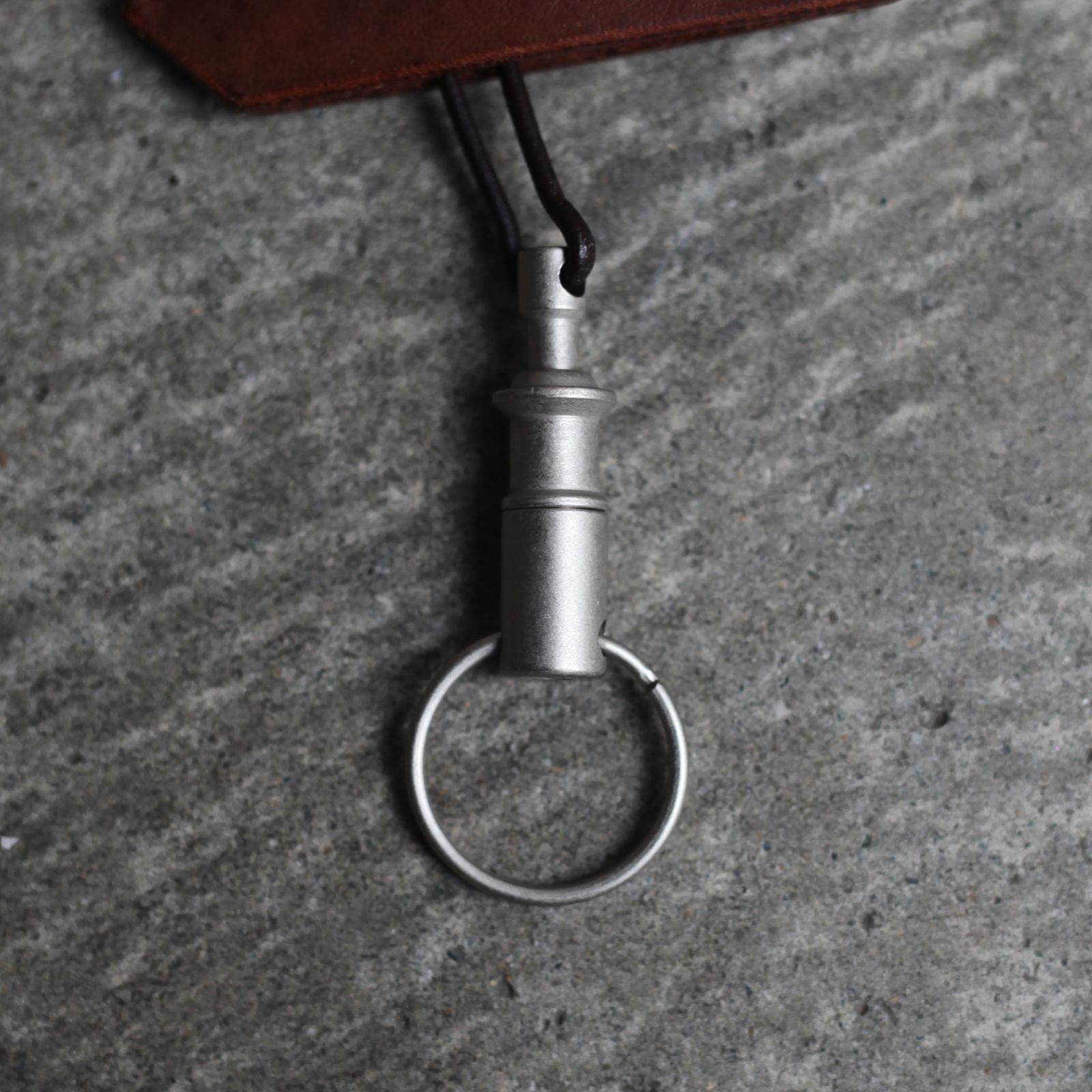 【再販売通知受付可能】Key Neck Holder(BROWN)