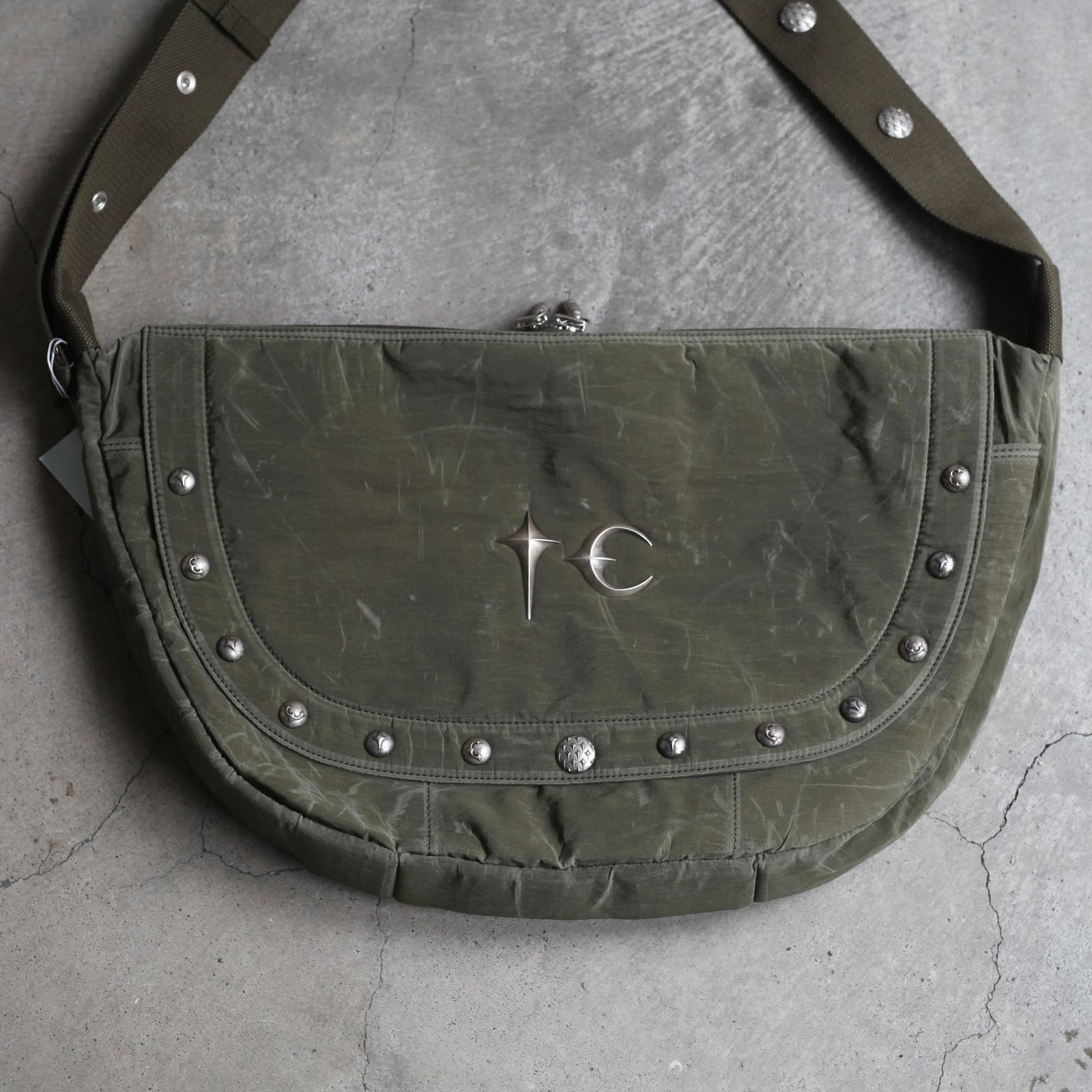 ★正規品★【THUG CLUB】Scarred Bio Army Messenger Bag THUG CLUB】Scarred Bio Army Messenger Bag