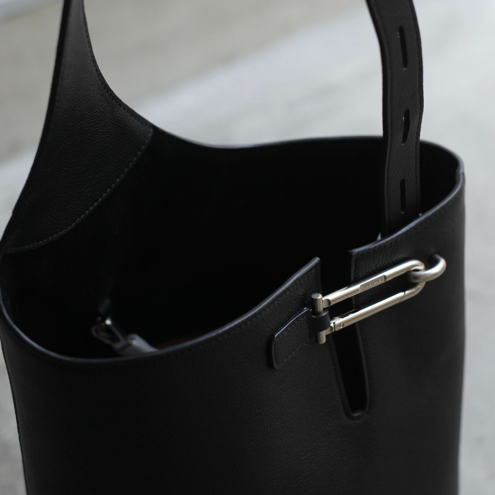 【残り一点】 FOLDIE BUCKET(CALFSKIN)