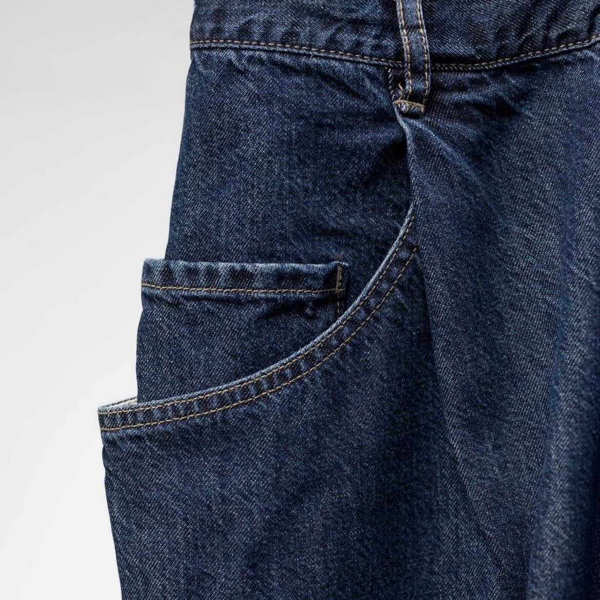 SOSHIOTSUKI - 【残り一点】Drape Pocket Tucked Denim SOSHIOTSUKI - 【残り一点】Drape Pocket Tucked Denim