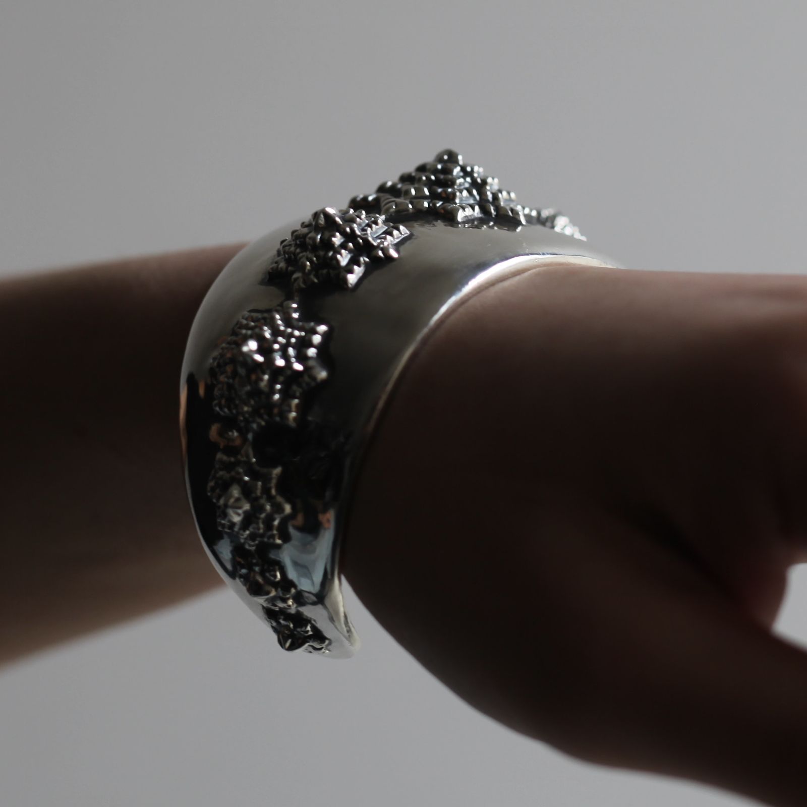 【お取り寄せ注文可能】Flower E Bangle(SILVER)