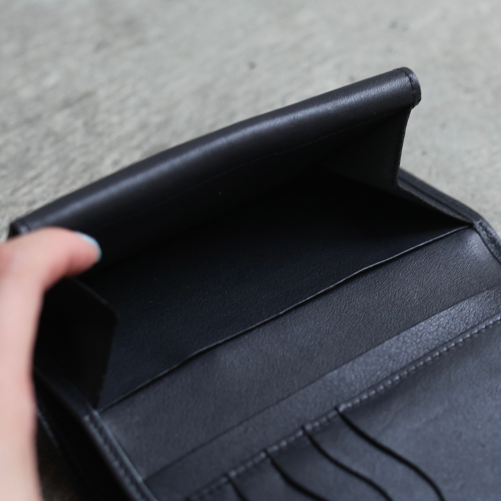 【残り一点】ミディアムウォレット