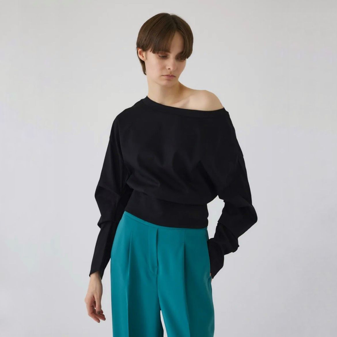 【残り一点】Sleeve Tuck Cut Tops