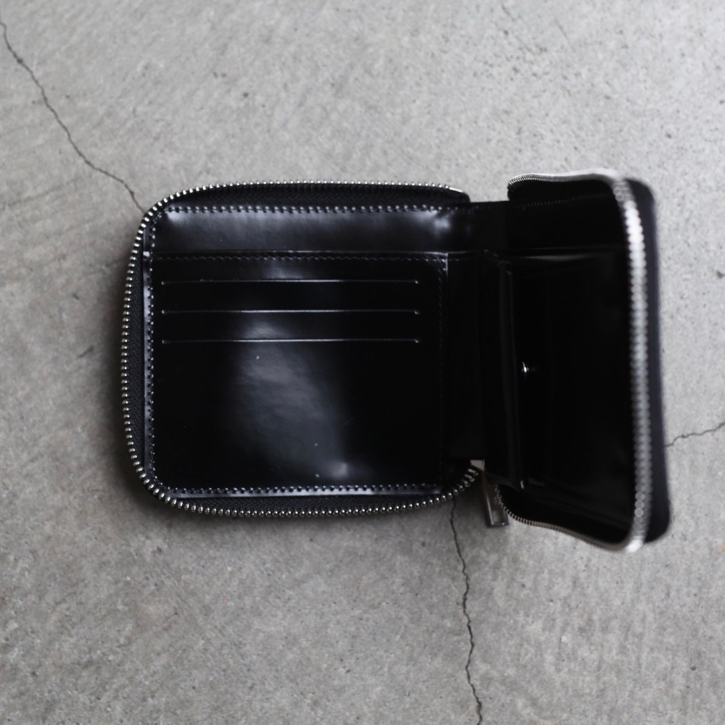 【残り一点】Embossed Zip Around Wallet
