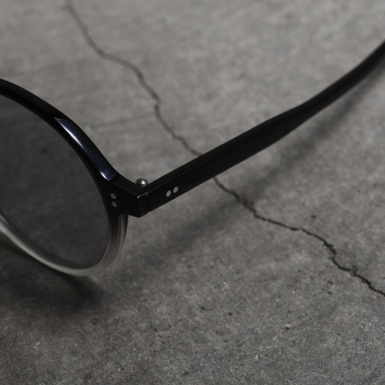 レンズ : LIGHT GREY
