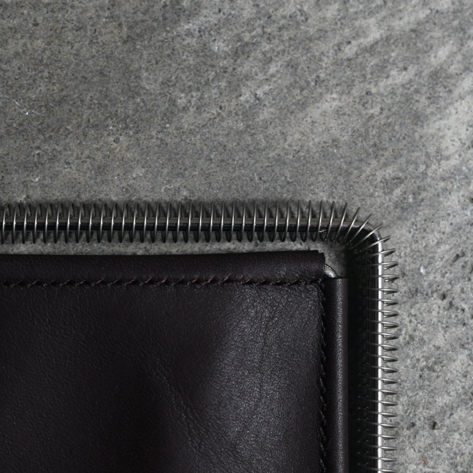 【残り一点】Coil Spring Coin Case(HOOKE_COW)