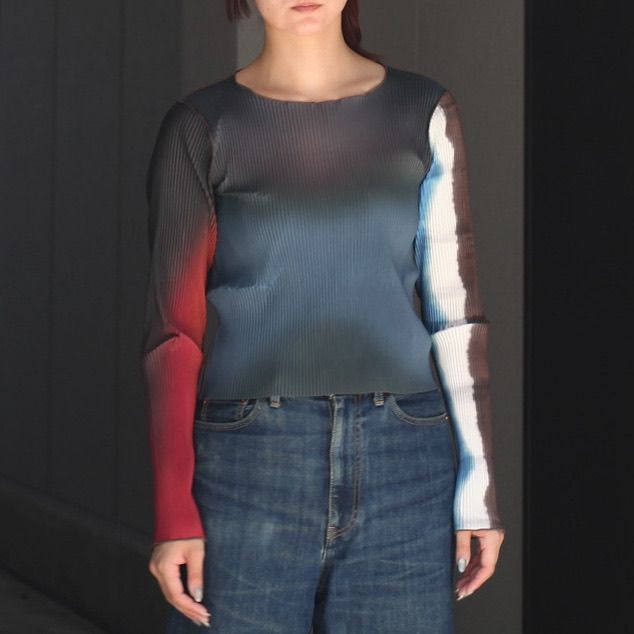 【残り一点】Graphic Tiny Top