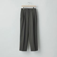 【残りわずか】Two Tuck Easy Trousers