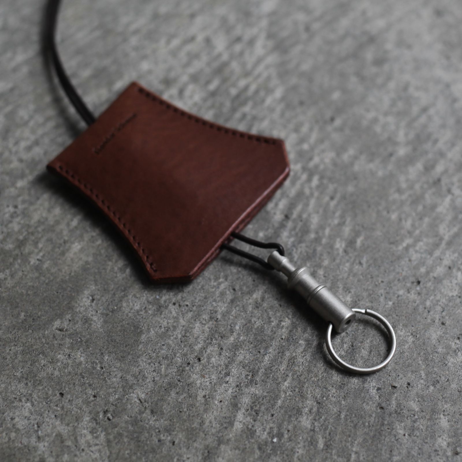 【再販売通知受付可能】Key Neck Holder(BROWN)
