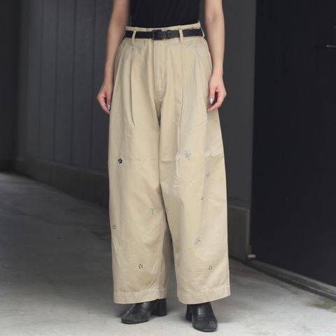 【残り一点】ワンウォッシュ花柄刺繍ツータックワイドパンツ