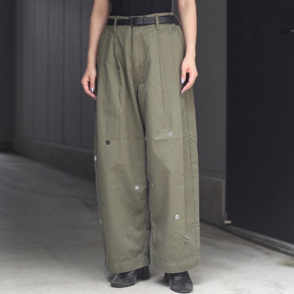 【残り一点】ワンウォッシュ花柄刺繍ツータックワイドパンツ
