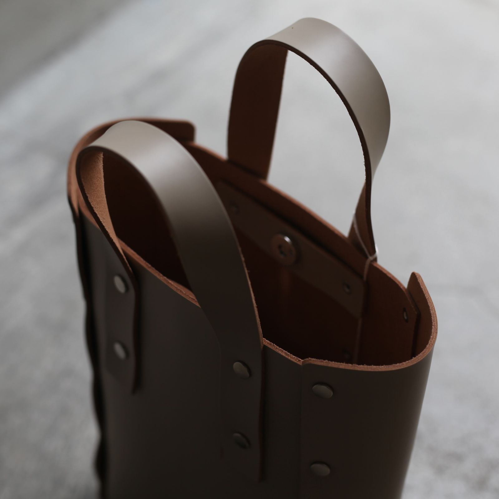 【次回入荷9月下旬予定】Assemble Hand Bag Tall_S(BEIGE)