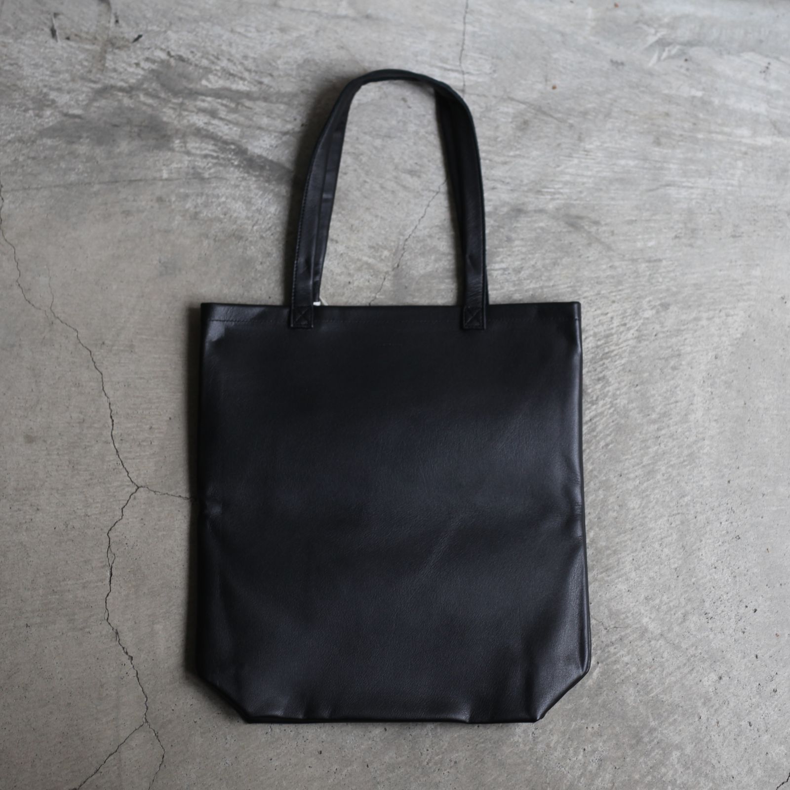 【再販売通知受付可能】Cow Bag_M(BLACK)