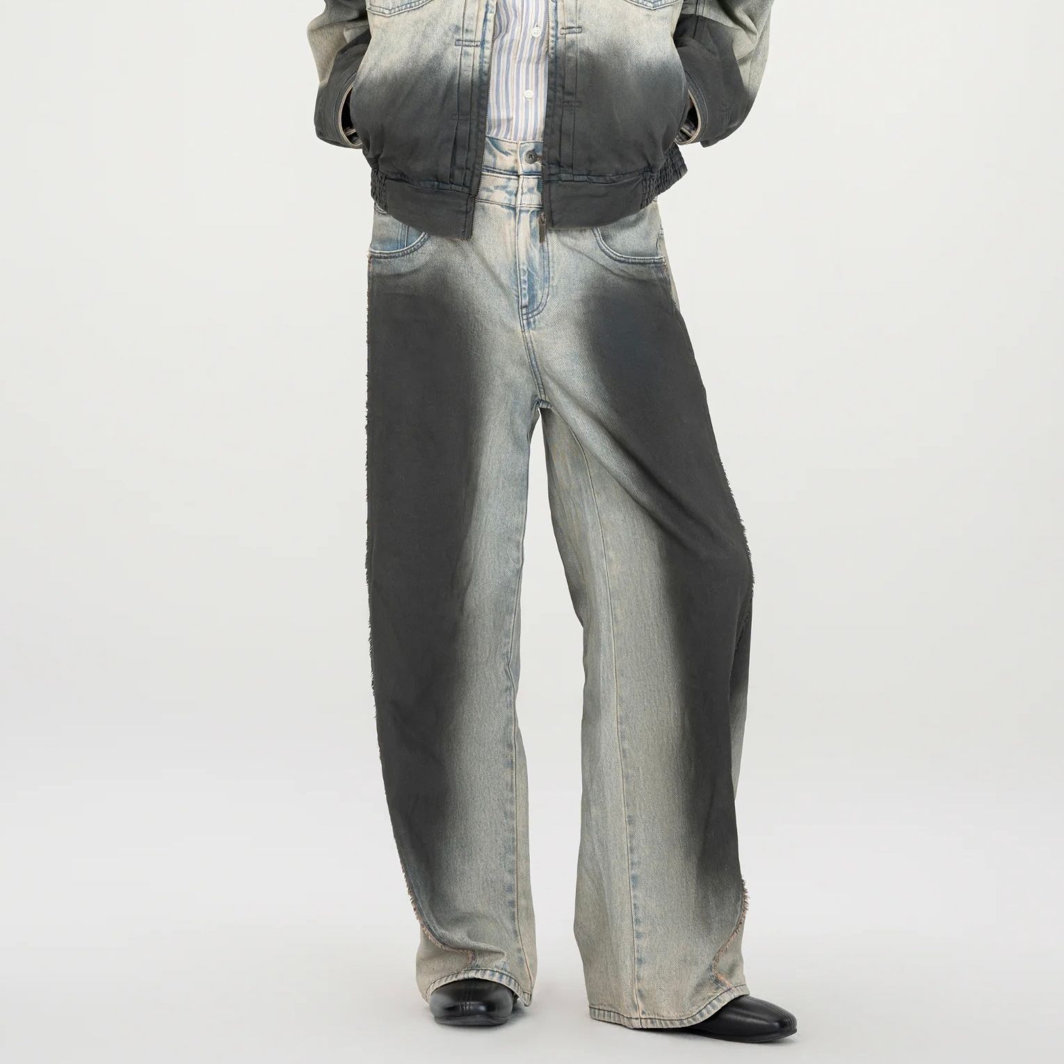 【残り一点】Blue-to-Black Vintage Ombre Jeans