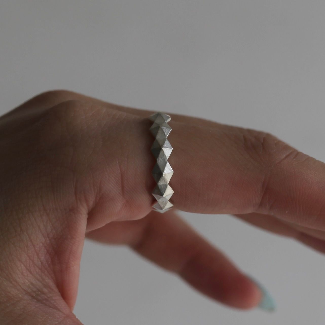 【お取り寄せ注文可能】Honeycomb Studs Ring S