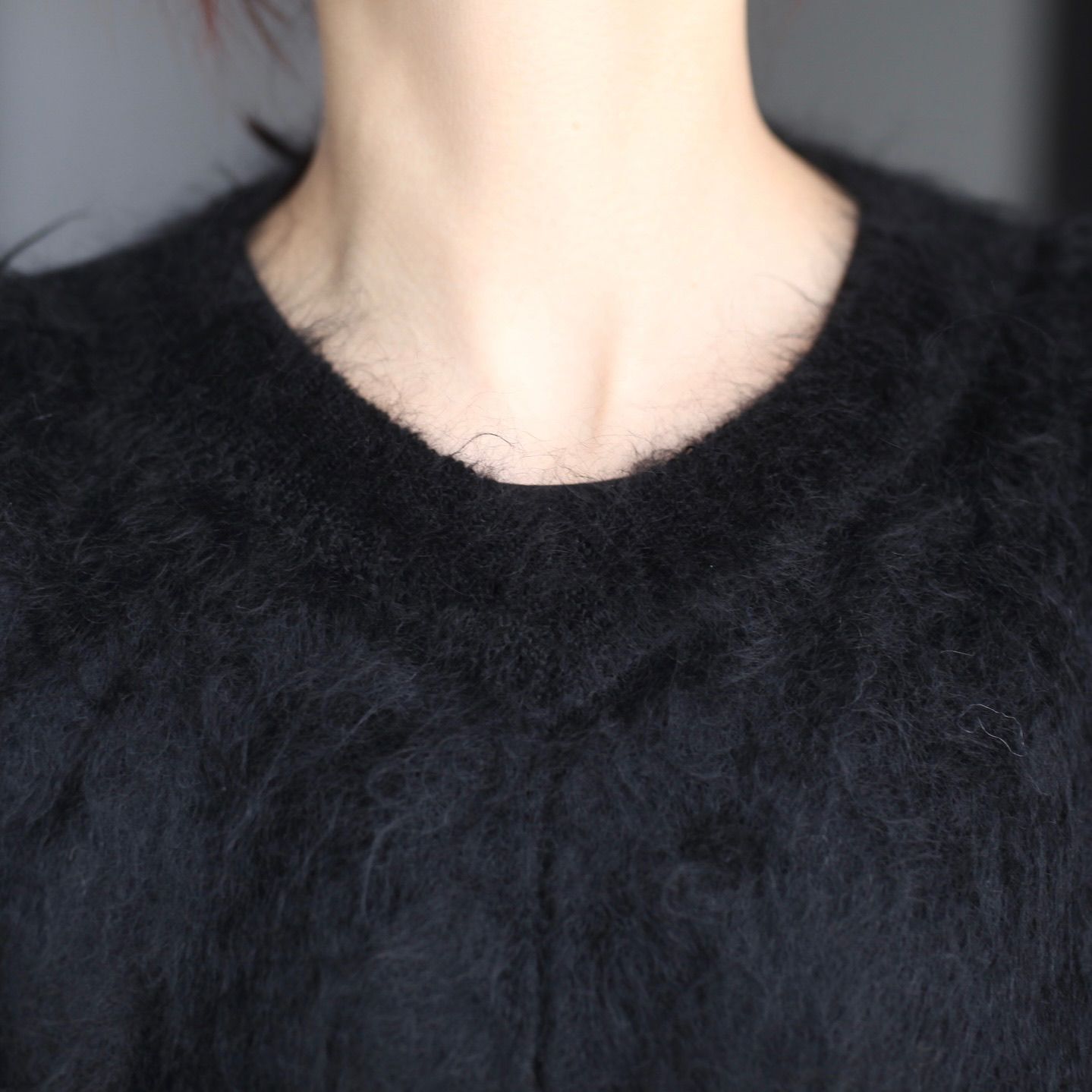 【残り一点】Brushed Mohair V-Neck Sweater