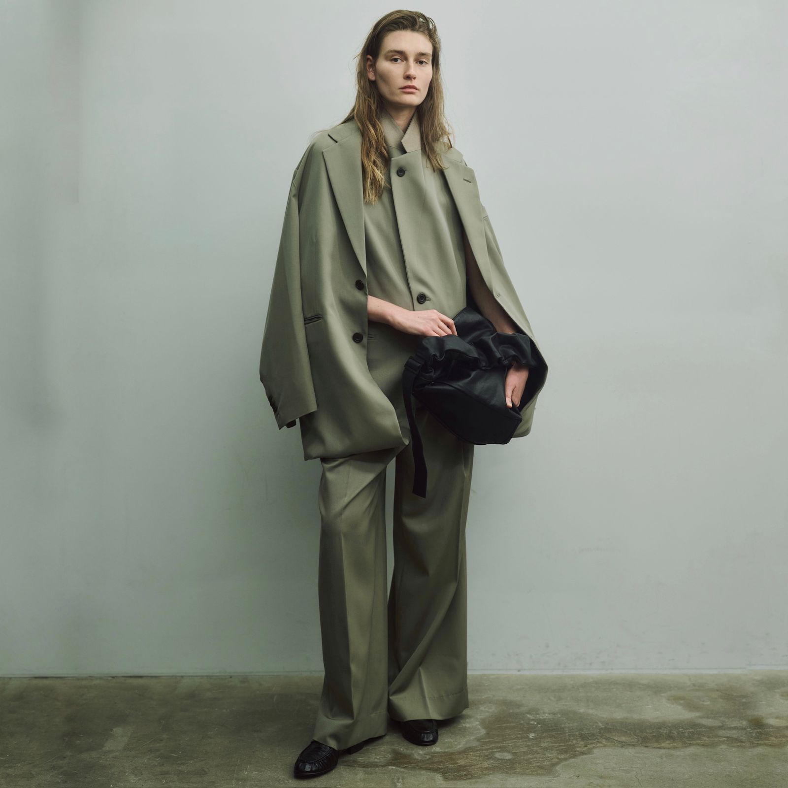 【残りわずか】Shirring Handle Leather Shoulder Bag
