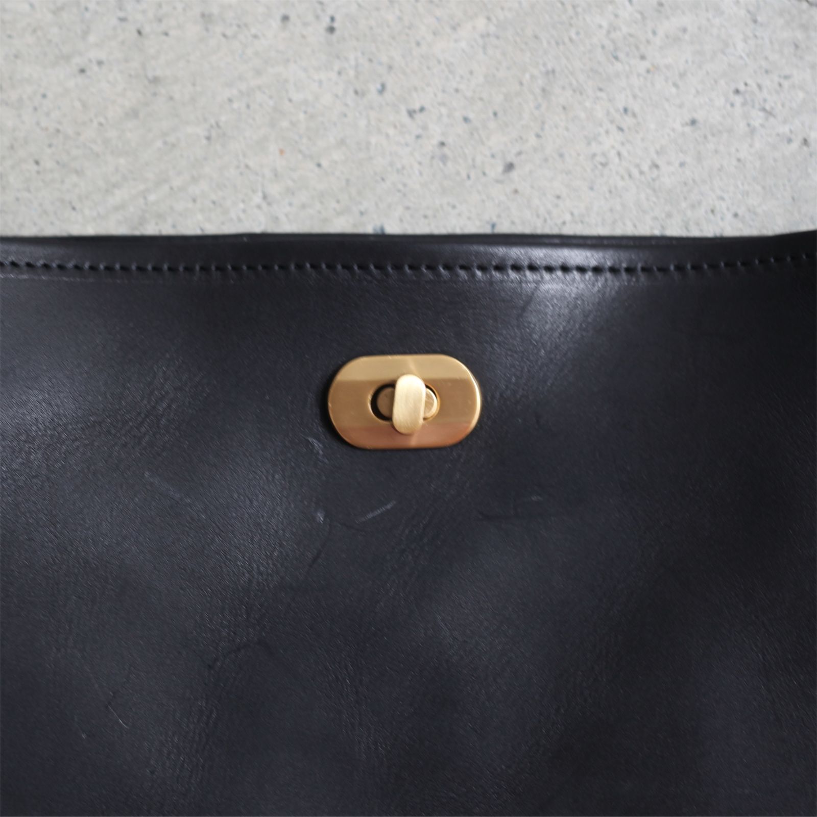 Hender Scheme - 【残りわずか】Twist Buckle Bag_M(BLACK) | ACRMTSM