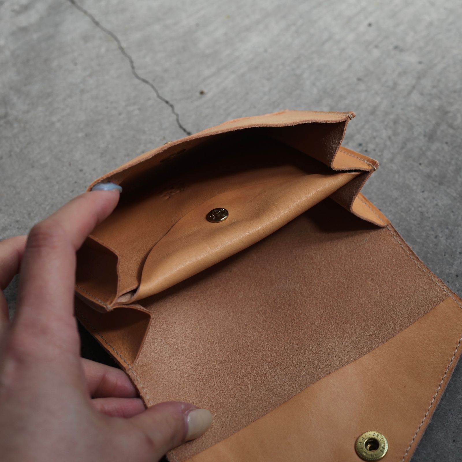 【残り一点】ミディアムウォレット