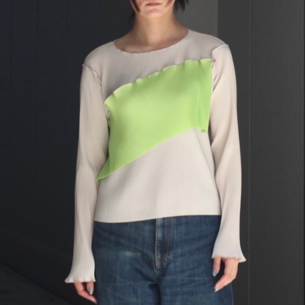 【残り一点】Spiral Wave Long Sleeve Top