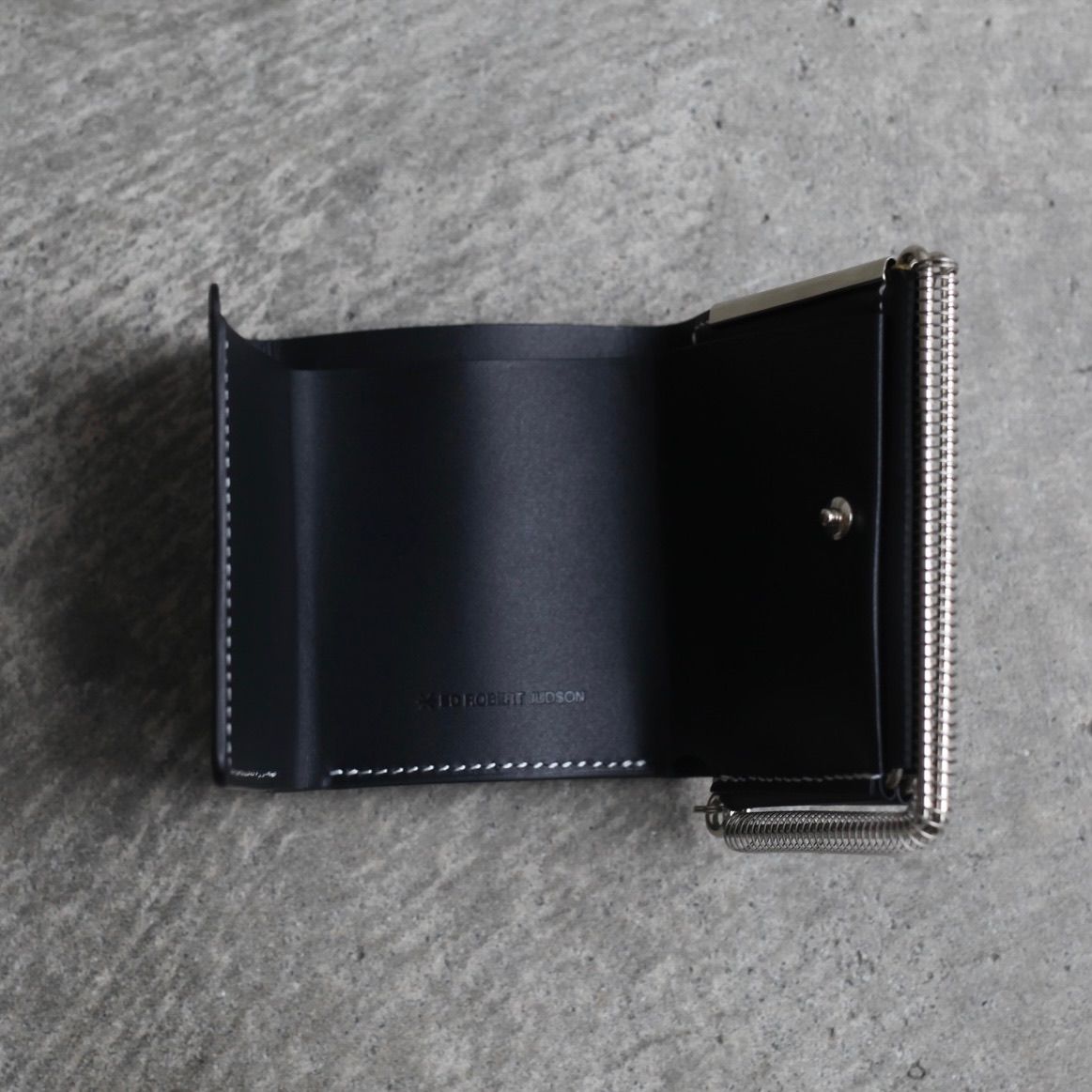 【残り一点】Coil Spring Trifold Wallet(HOOKE_COW)