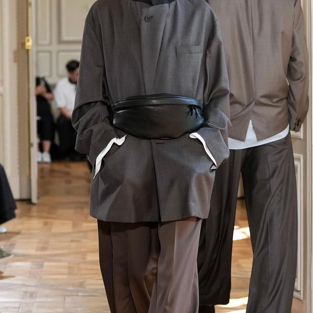 【残りわずか】Leather Sling Bag