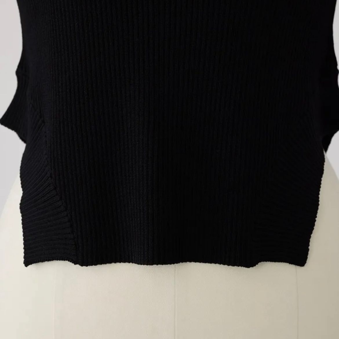 【残り一点】Round Hem Knit Tops