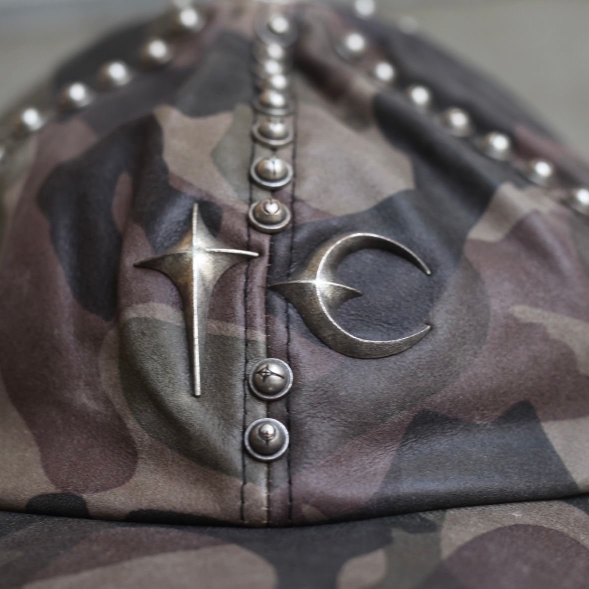 【残り一点】Studded Camo Leather Cap