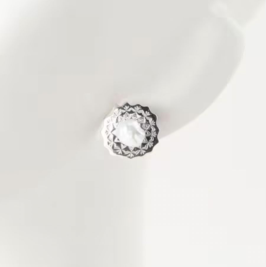 【お取り寄せ注文可能】Teuchi Pearl Concho Earrings(両耳用）