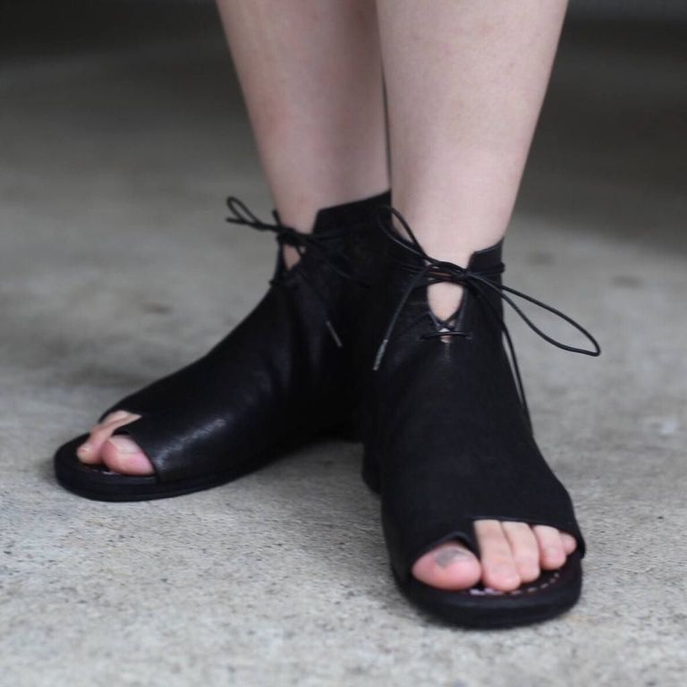 レザー種類 : WAXED HORSE(BLACK)
※商品ページ画像のレザー及び、仕様はサンプルとしてご覧ください。