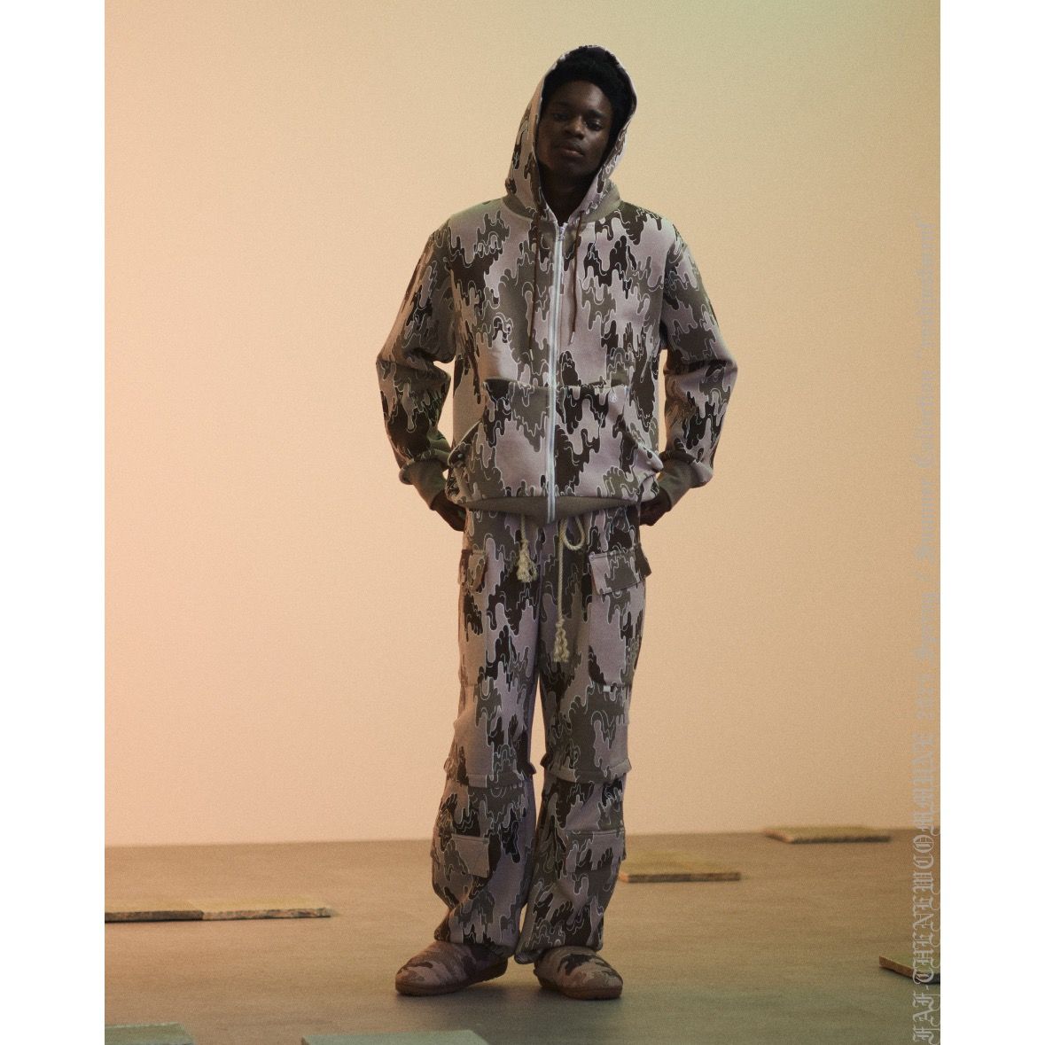 【残り一点】Zip Up Hoodie Xin