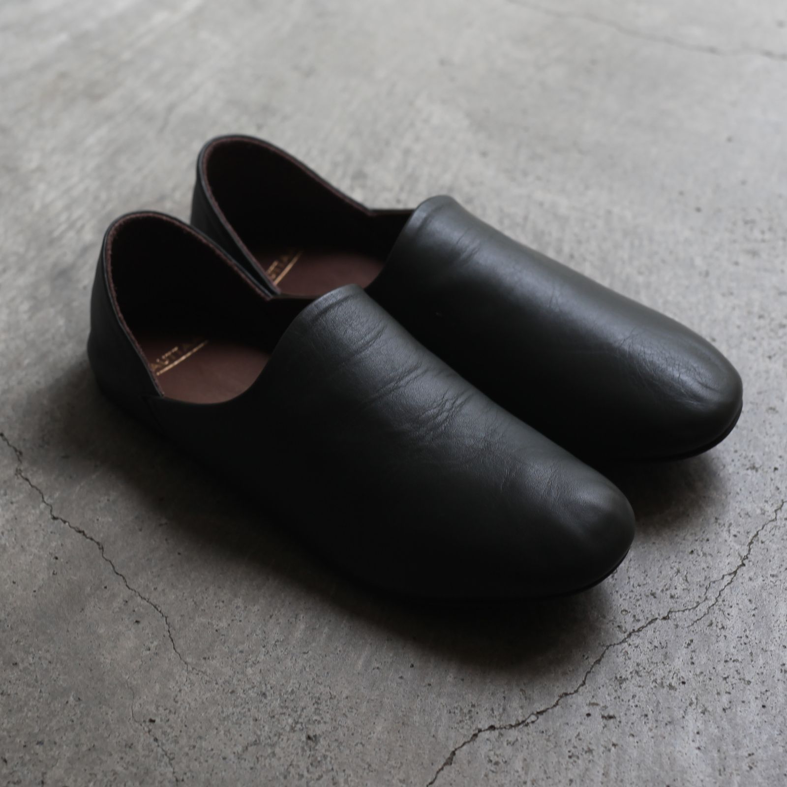 AUTTAA - 【残りわずか】Room Shoes Ⅱ (BLACK) | ACRMTSM ONLINE STORE