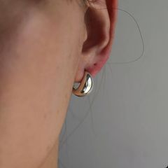 【お取り寄せ注文可能】Crescent Moon Earrings