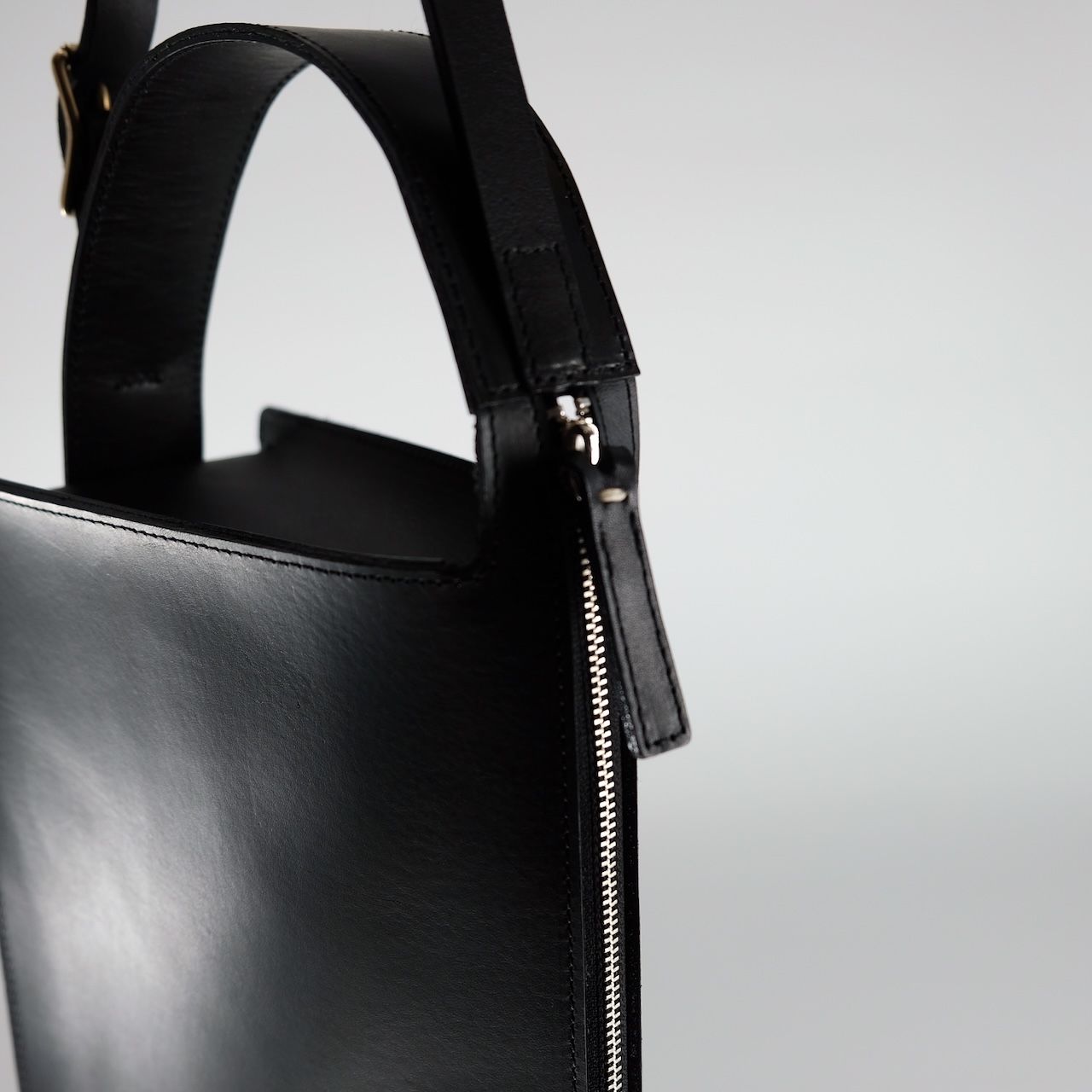【残りわずか】Handle Clutch Large