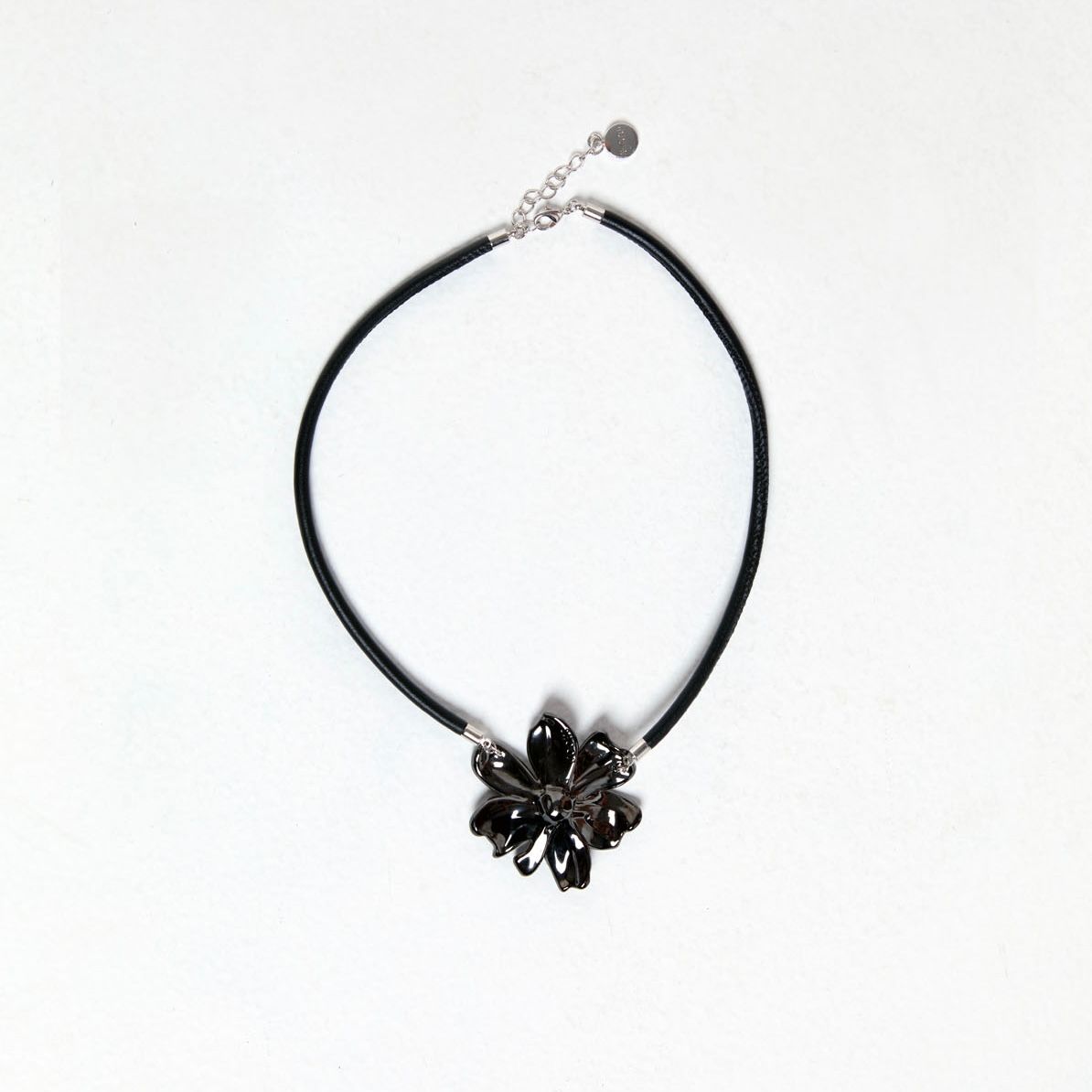 【残り一点】Black Lily Necklace