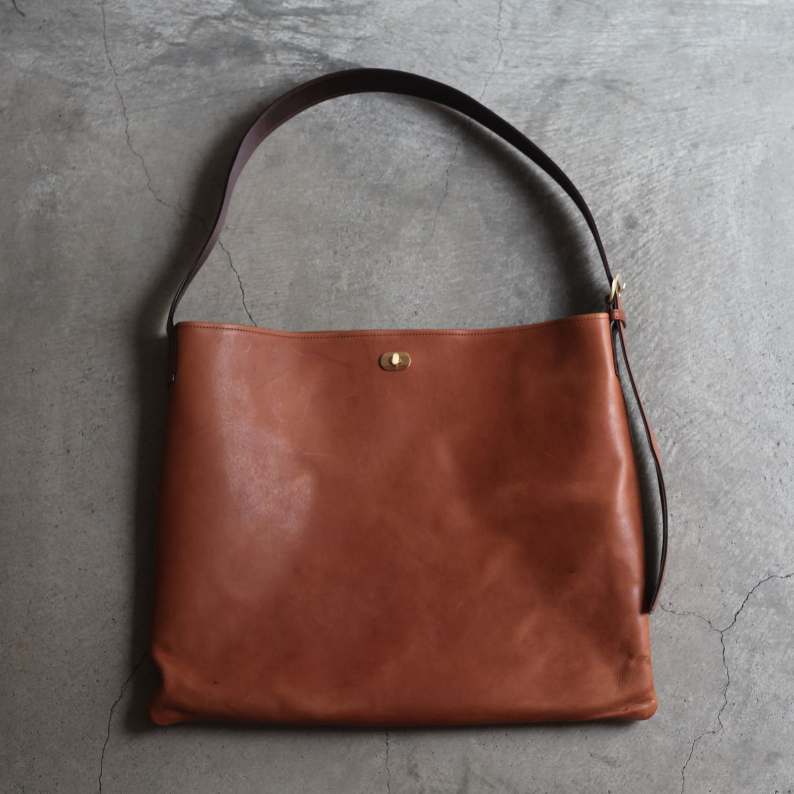 【残り一点】Twist Buckle Bag_L(DARK BROWN)
