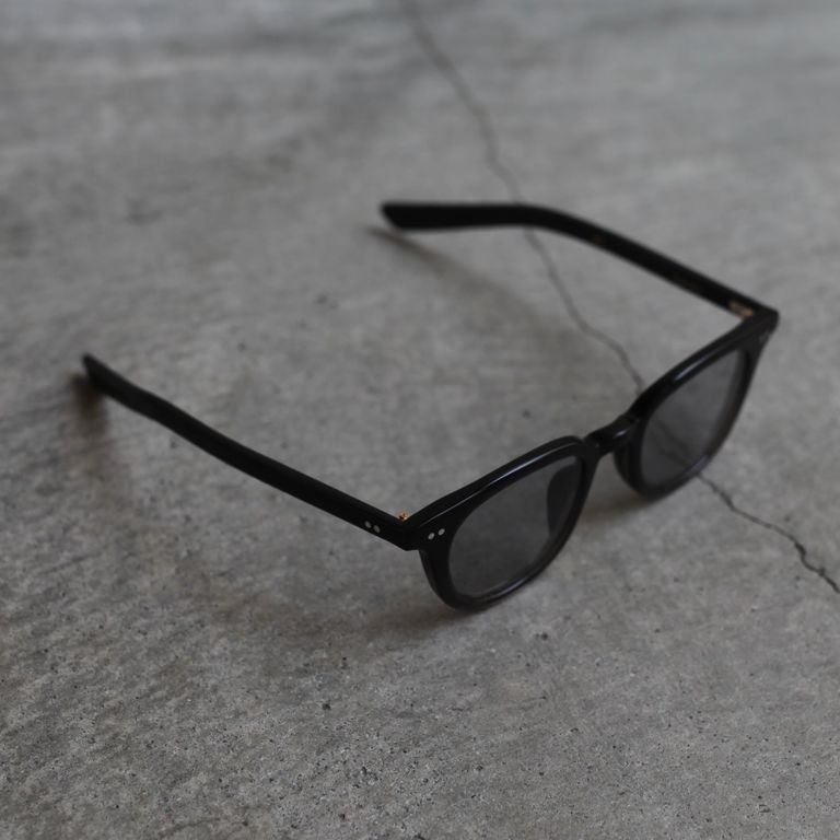 レンズ : LIGHT GREY