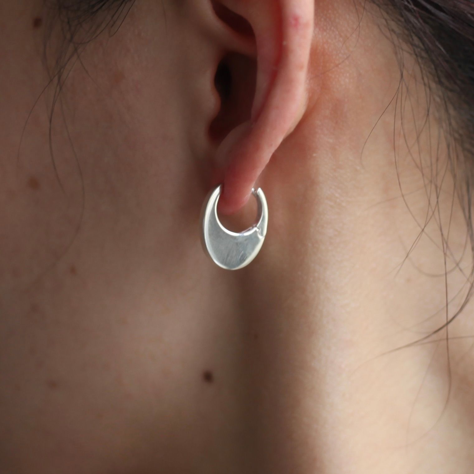 【残り一点】Moon Hoop Earrings