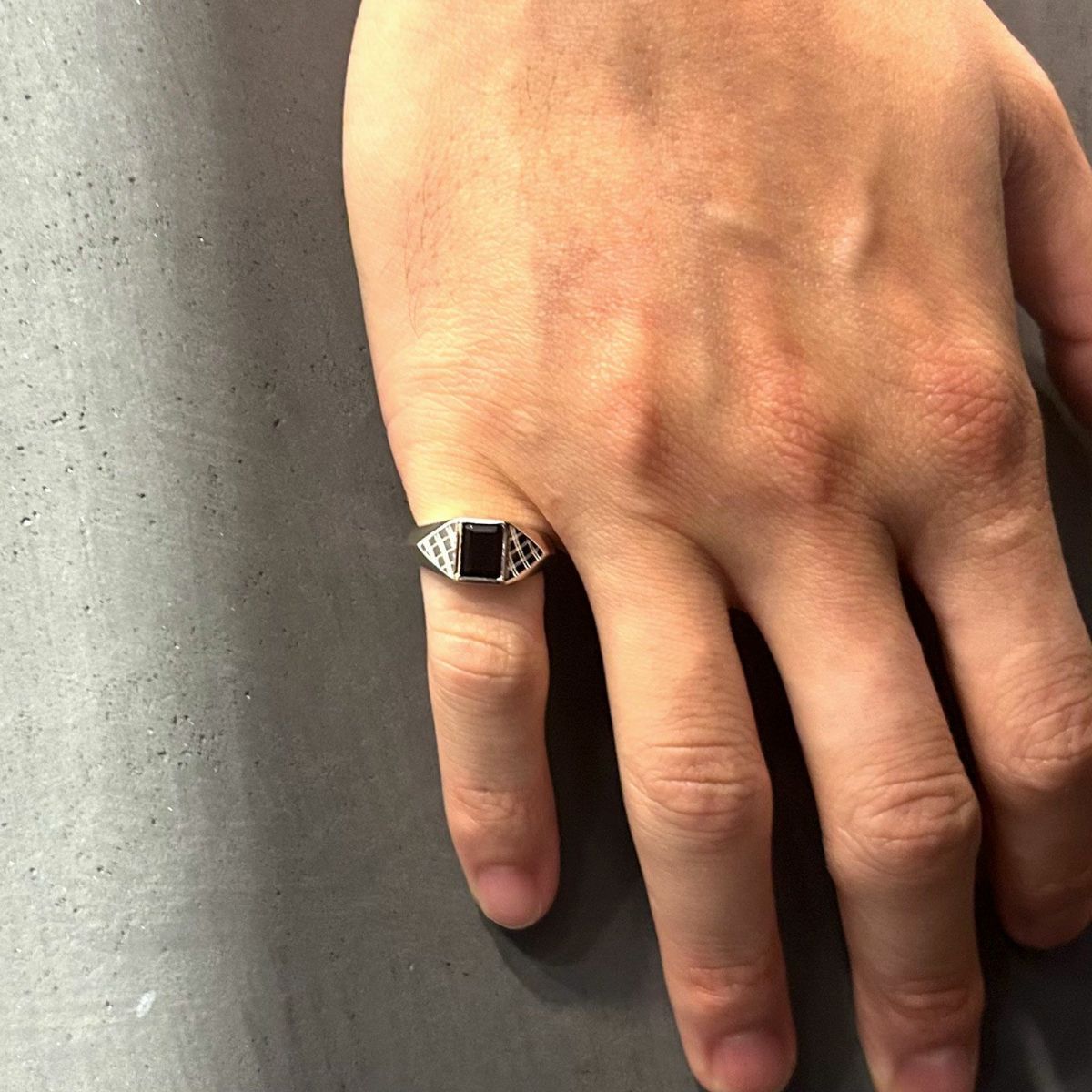 【お取り寄せ注文可能】Shine Pinky Ring(BLACK)