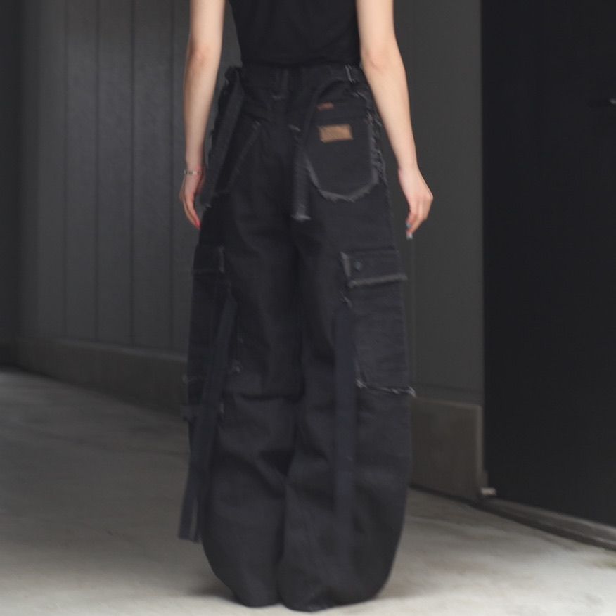 【残りわずか】Slash Seam Twist Cargo Jeans(NOIR)