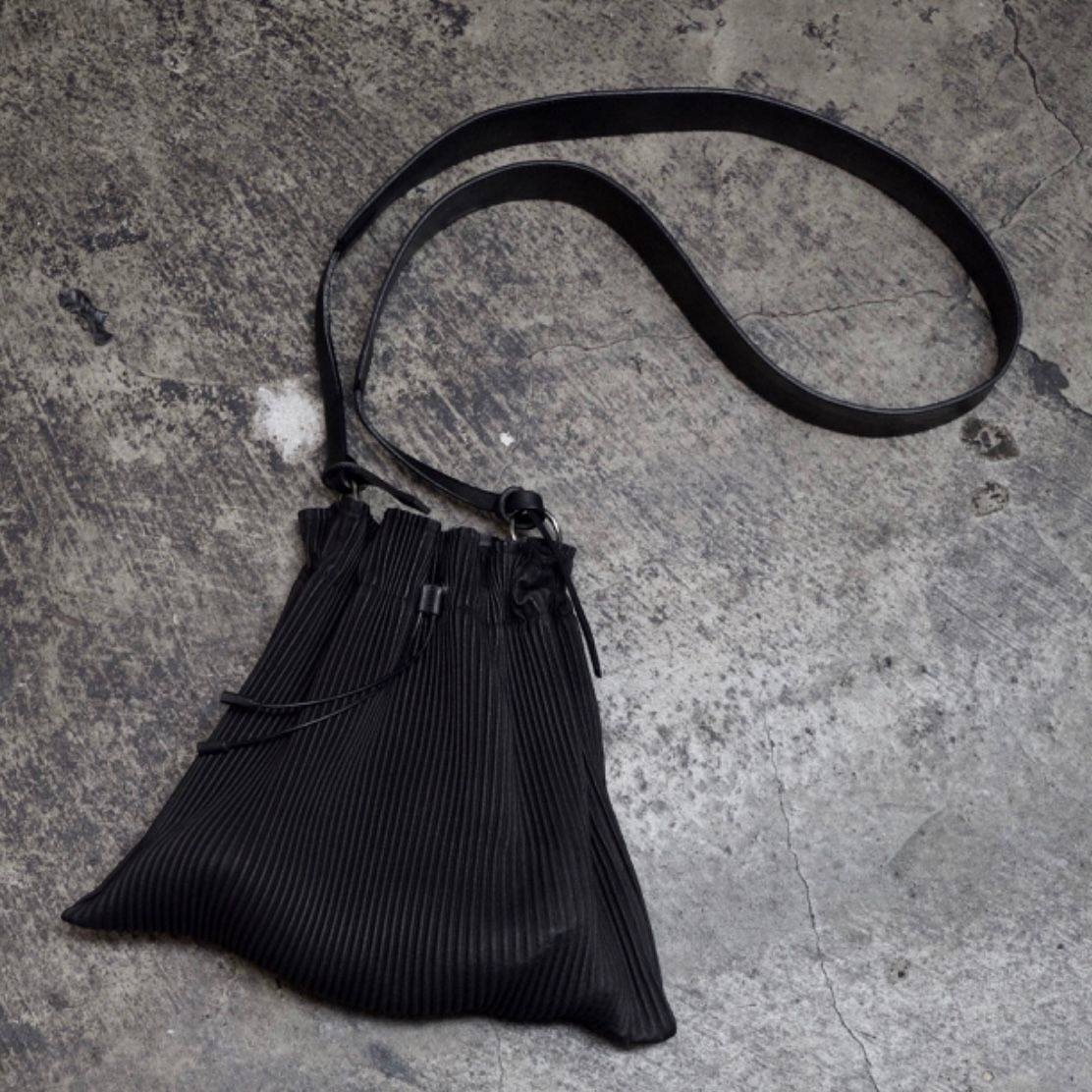 【お取り寄せ注文可能】Pleated Leather Mini Bag