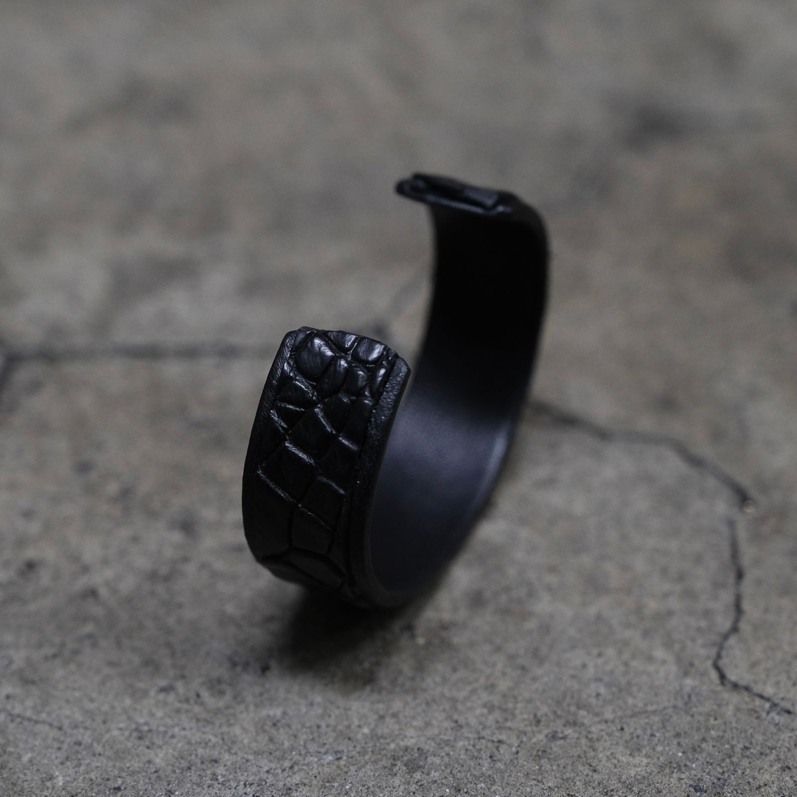 【お取り寄せ注文可能】Leather Bangle Wide(CROCODILE)
