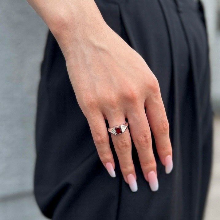 【お取り寄せ注文可能】Shine Pinky Ring(RED)