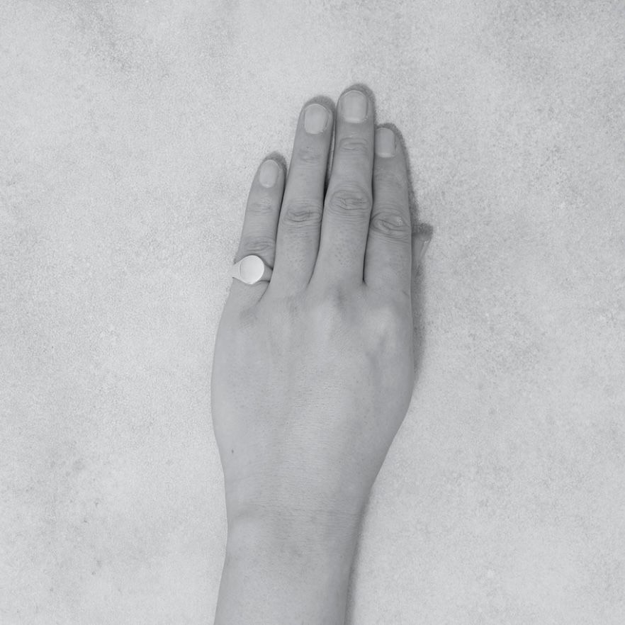 【残り一点】Oval Sygnet Ring(WHITE)