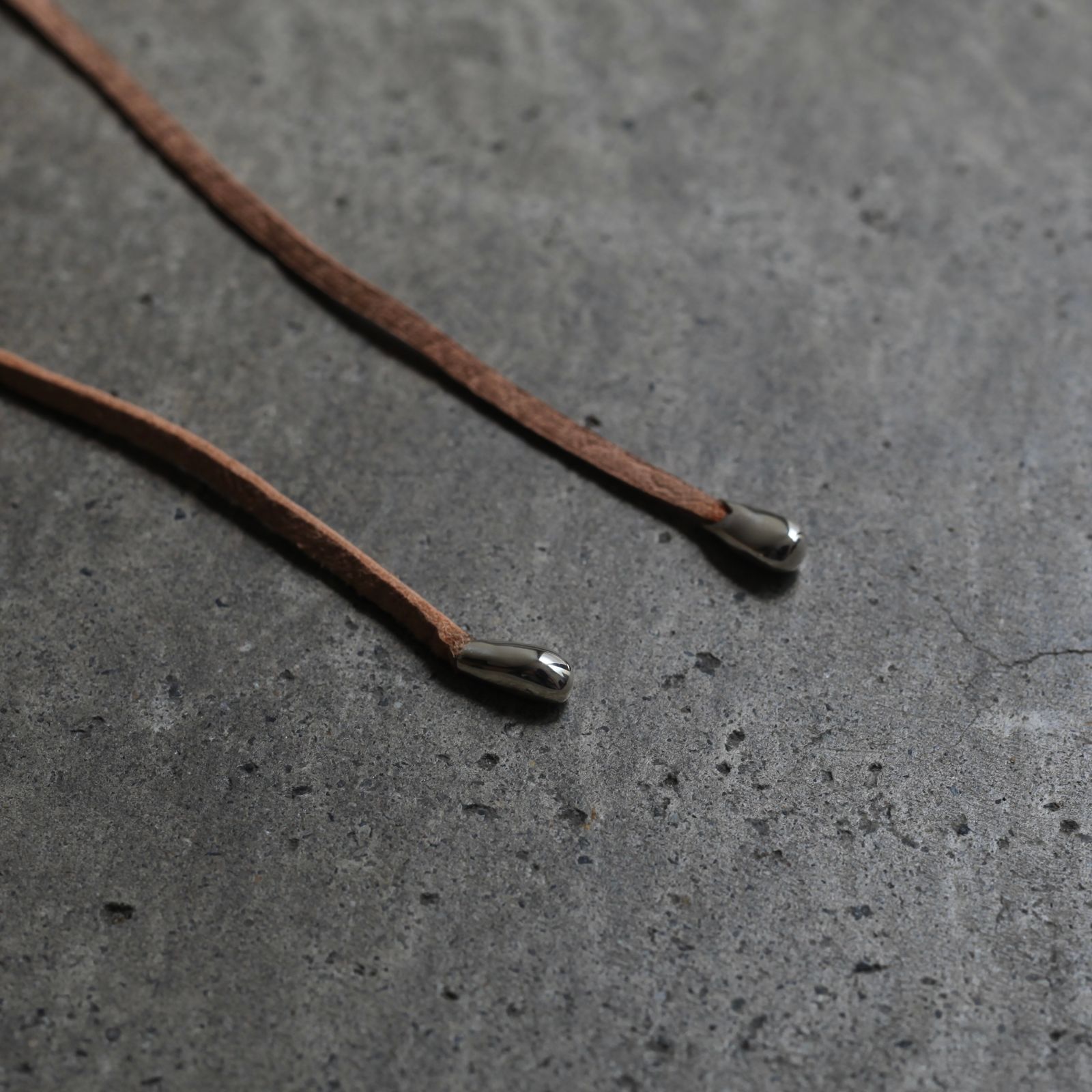【残り一点】Tear Drop Bolo Tip Necklace(BEIGE LEATHER×SILVER)