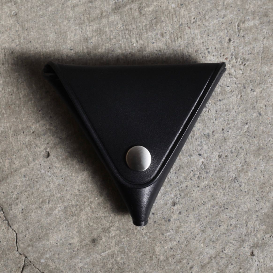 【再販売通知受付可能】Triangle Coin Case(BLACK)