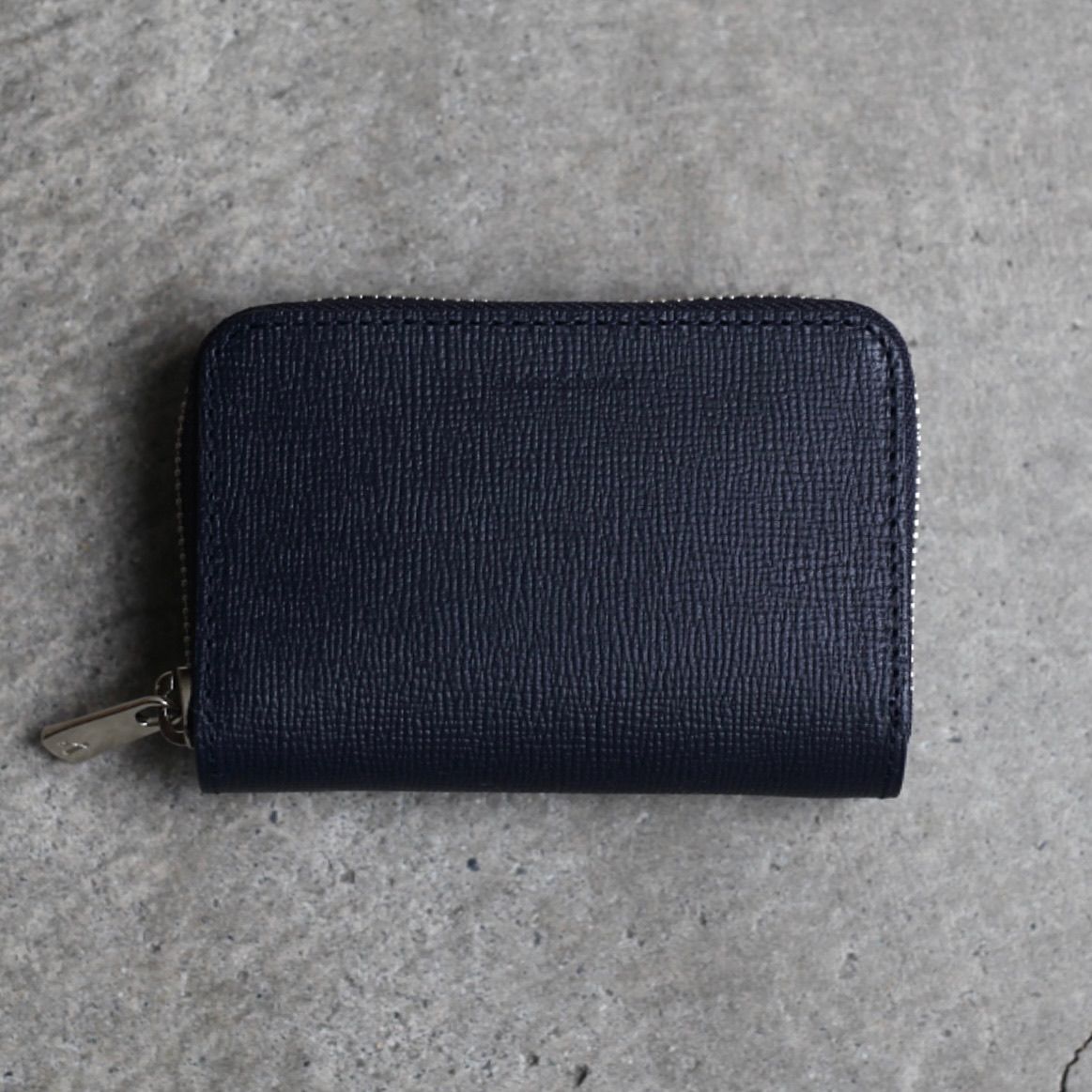 【再販売通知受付可能】Round Zip Case(NAVY)
