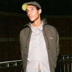 【残りわずか】Cursive Zip Hoodie