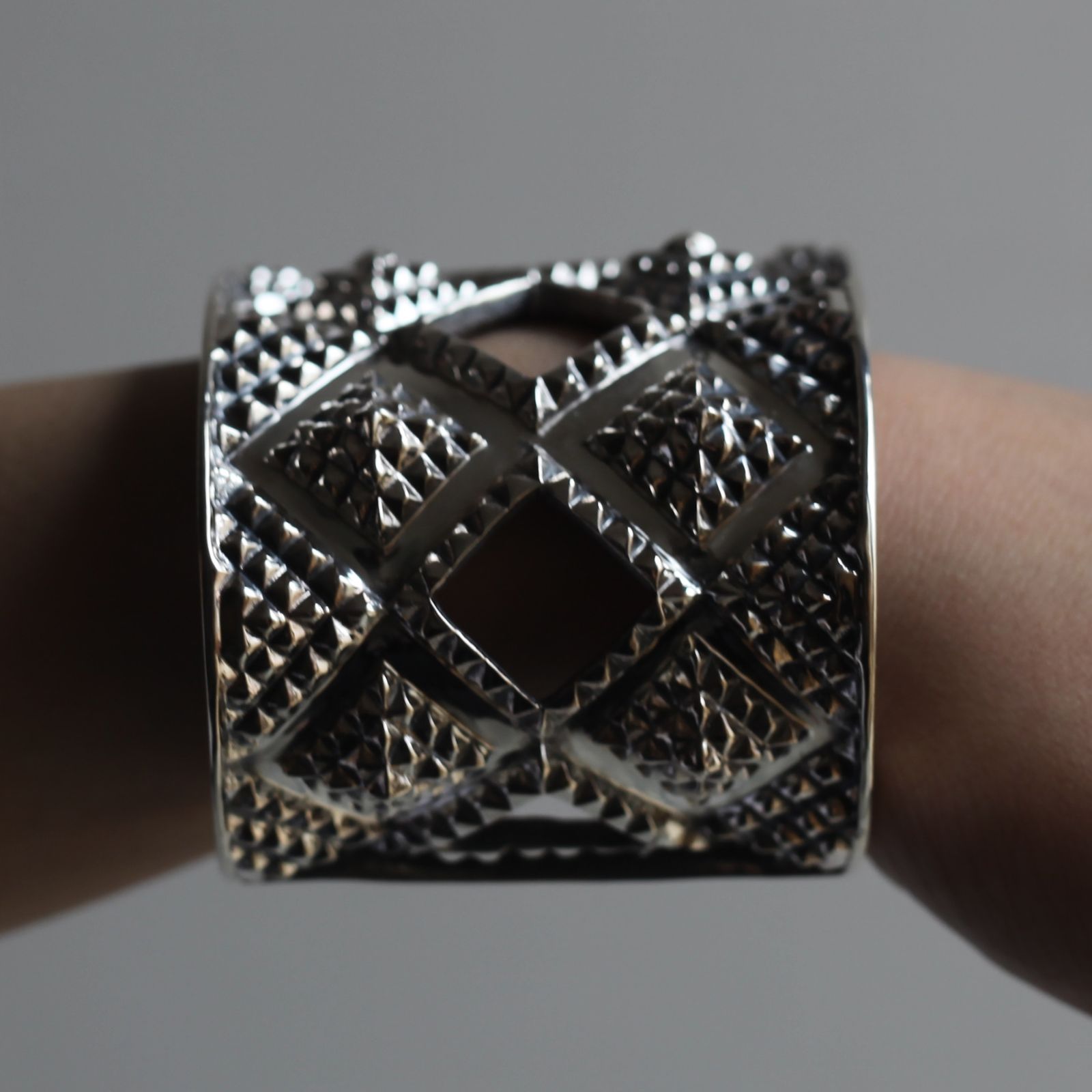 【お取り寄せ注文可能】Element Of Instinct 7 Bangle(SILVER)