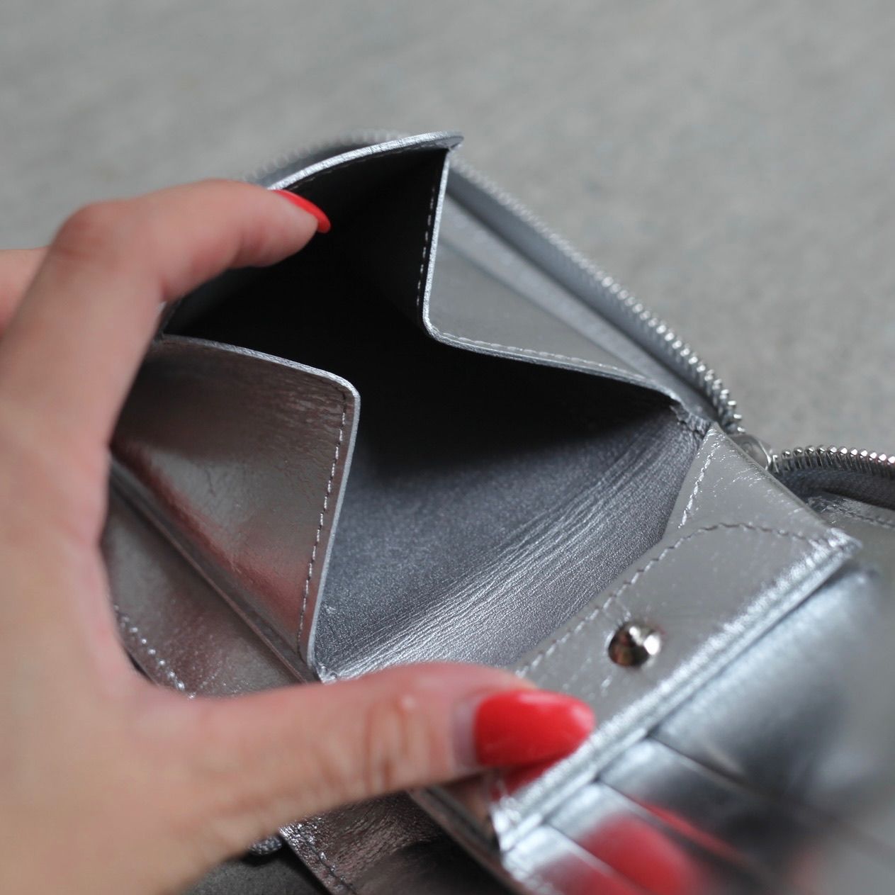 【残り一点】Embossed Zip Around Wallet